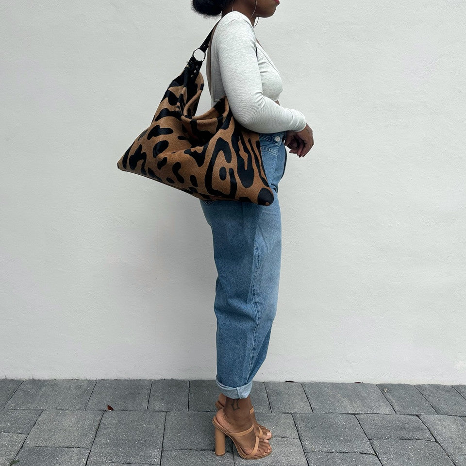 Round Wide-Leg Jeans