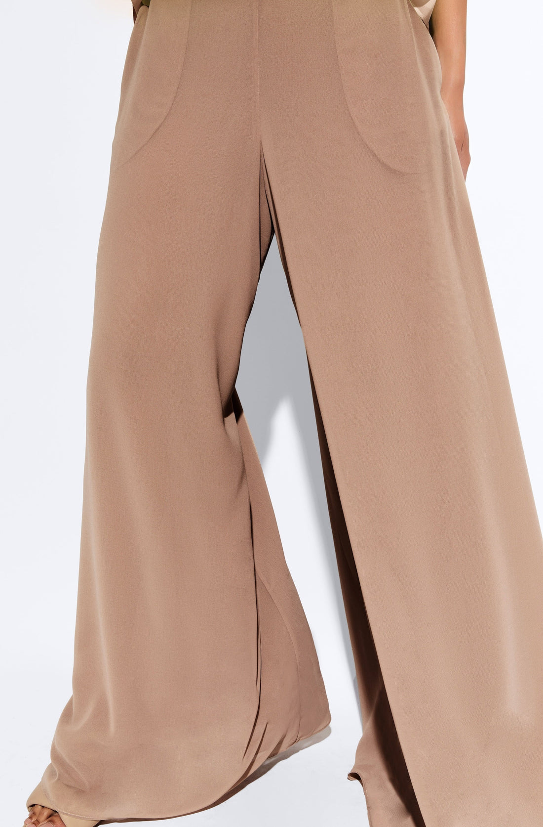 Lightweight Wide Leg Pant With Pockets